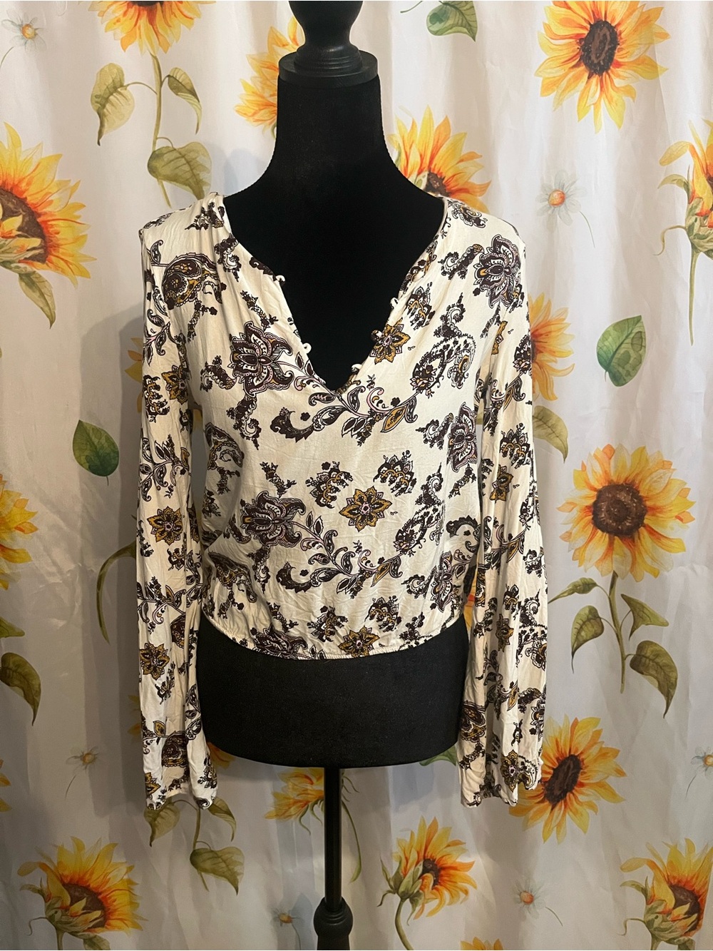La Hearts Cream Long Sleeve Paisley Wrap-Style Top